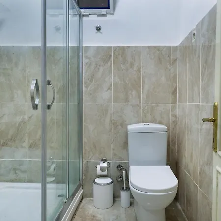 Apartment Marvelous 4 Bedroom / Perfect Location *
